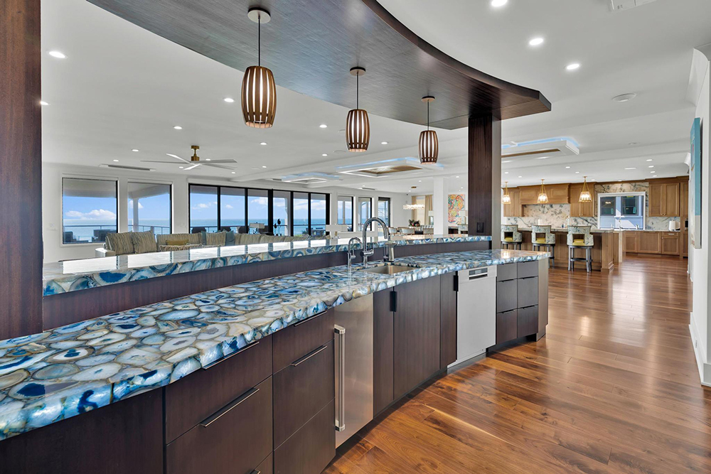 S. Lumina Wet Bar