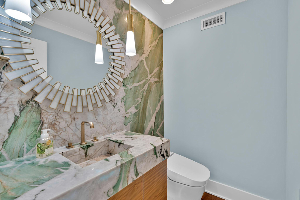 S. Lumina Bathroom