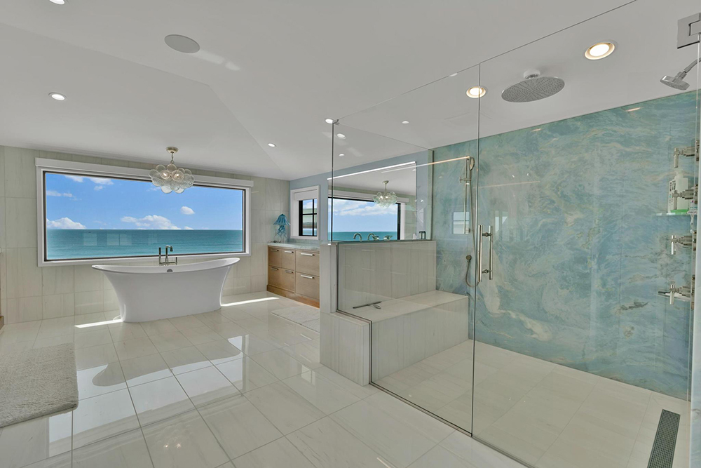 S. Lumina Bathroom