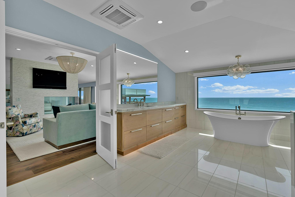 S. Lumina Bathroom