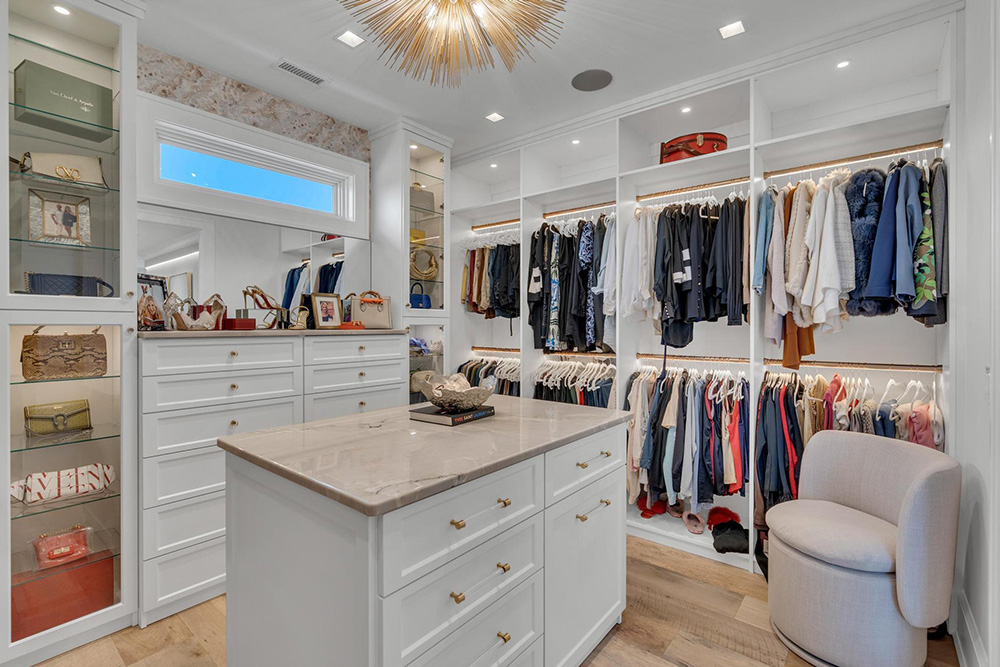 6 Pelican Drive Closet